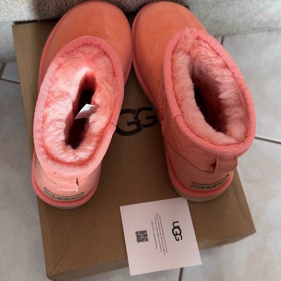UGG Classic Mini II Genuine Shearling Lined Boot (Women)STARFISH PINK 6M NWT - Picture 11 of 16